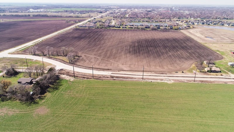7945 Seneca St, Valley Center, KS 67147