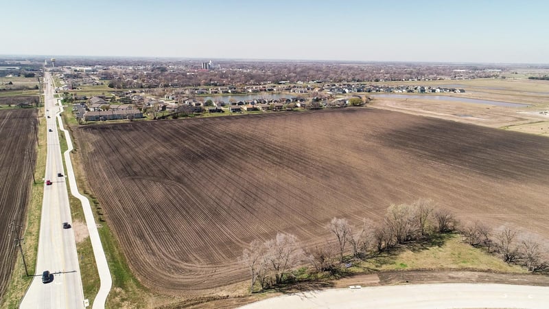 7945 Seneca St, Valley Center, KS 67147