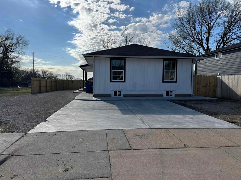 1947 N Chautauqua Ave, Wichita, KS 67214