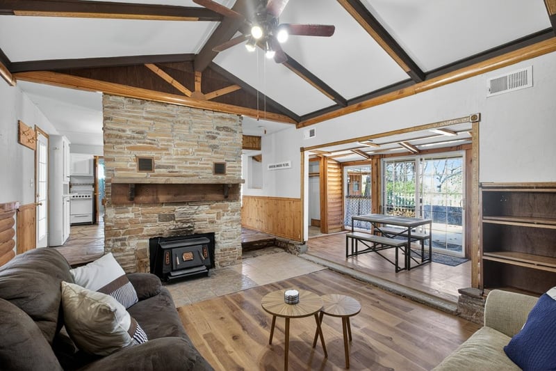 216 Lakeview Dr, Toronto, KS 66777