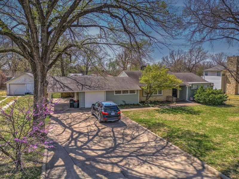1421 12th Ave, Winfield, KS 67156