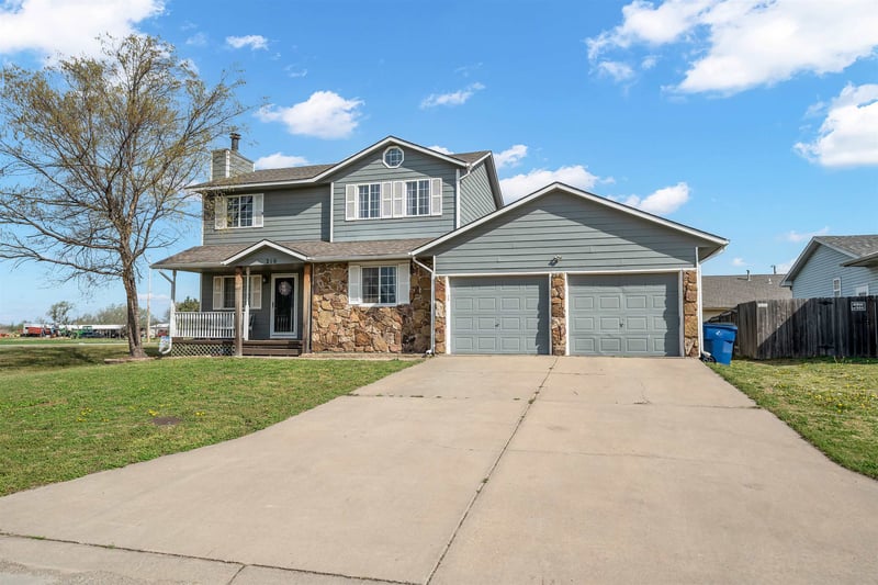 210 Hymer Dr, Sedgwick, KS 67135
