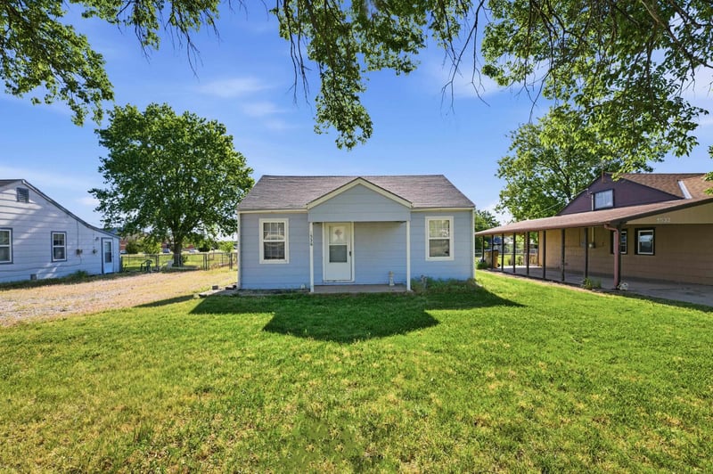 1536 N Andover Rd, Andover, KS 67002