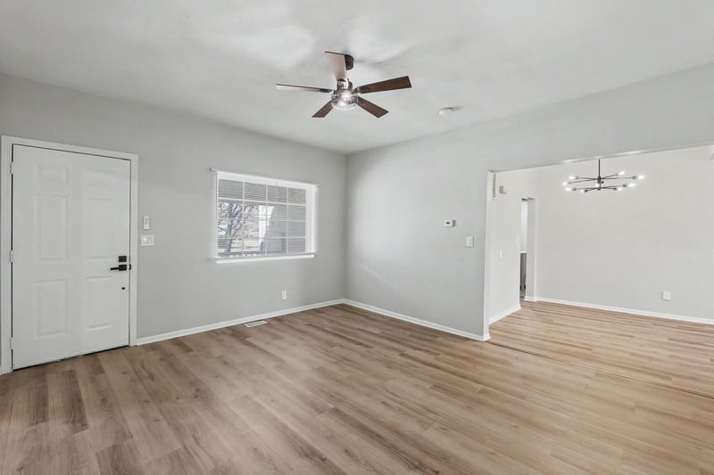 206 Pine St, Halstead, KS 67056