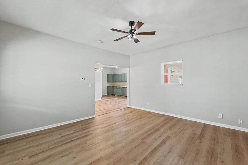 206 Pine St, Halstead, KS 67056