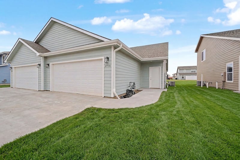 2716 Amelia Ln, Salina, KS 67401