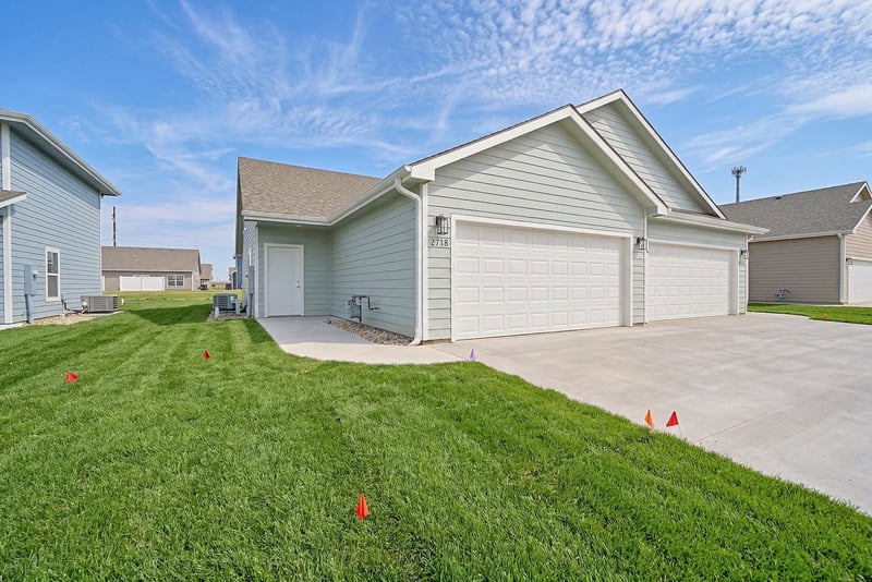 2718 Amelia Ln, Salina, KS 67401