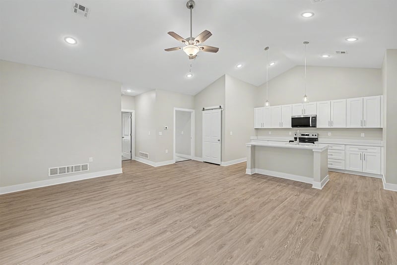 2718 Amelia Ln, Salina, KS 67401