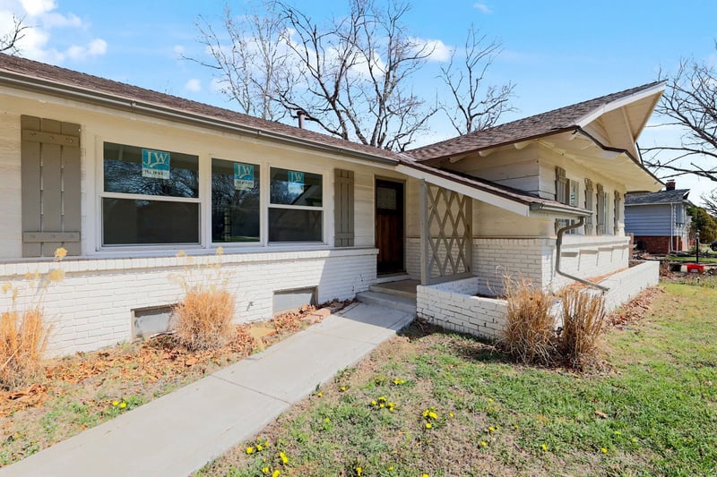 8026 E Morningside St DR, Wichita, KS 67207