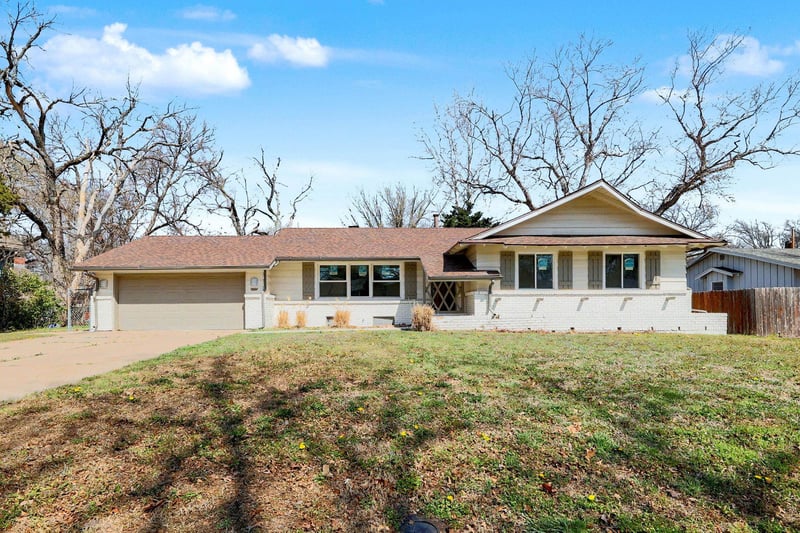 8026 E Morningside St DR, Wichita, KS 67207