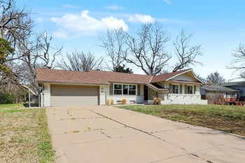 8026 E Morningside St DR, Wichita, KS 67207