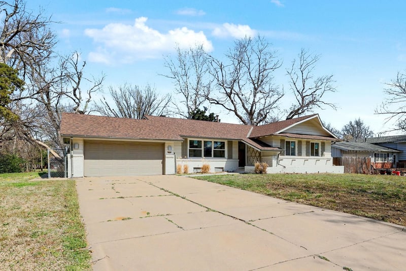 8026 E Morningside St DR, Wichita, KS 67207