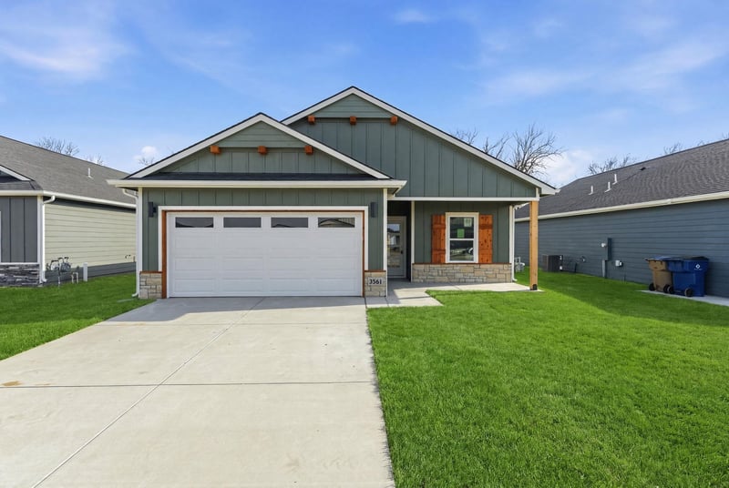 3561 E Bearsden St, Derby, KS 67037-7821