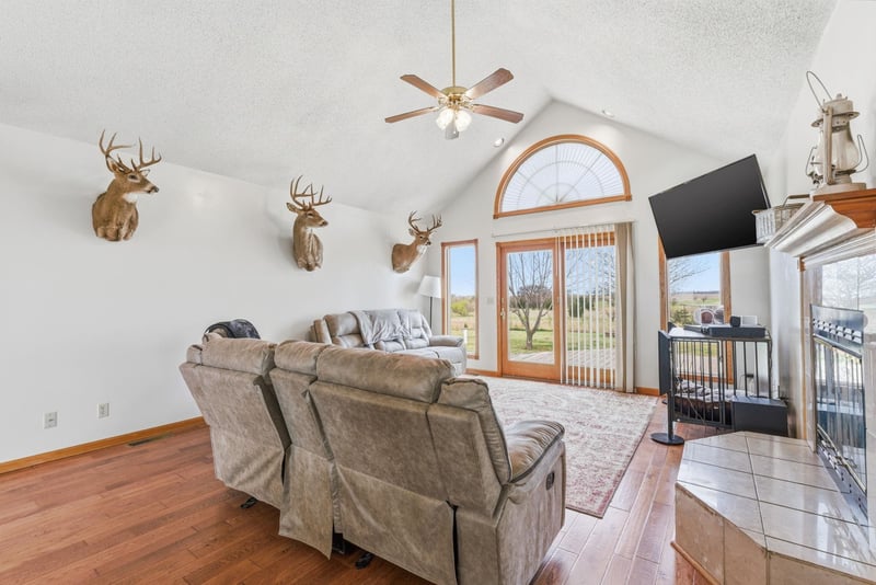 639 N Bluff Rd, Conway Springs, KS 67031