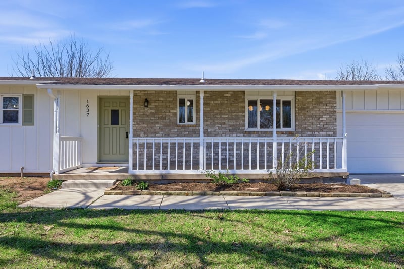1637 N Timberline Dr, Rose Hill, KS 67133
