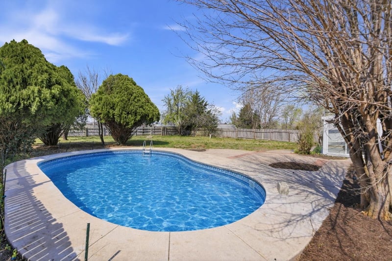 1637 N Timberline Dr, Rose Hill, KS 67133