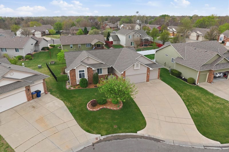 5905 E 49th Ct N, Bel Aire, KS 67220