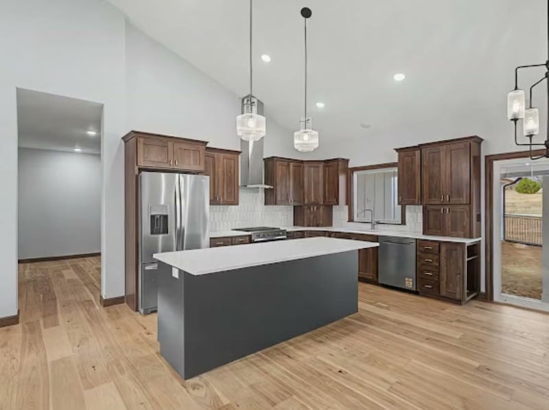 2537 Angus Ln, Salina, KS 67401