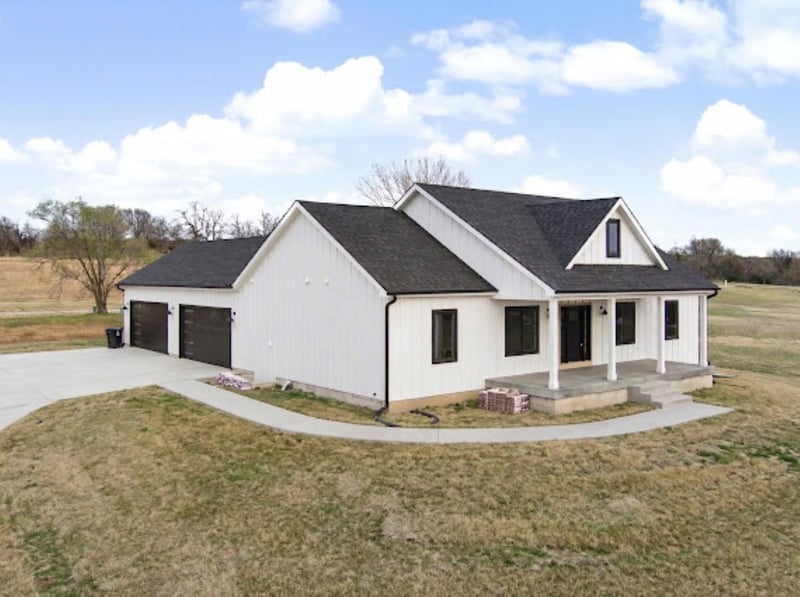 2537 Angus Ln, Salina, KS 67401