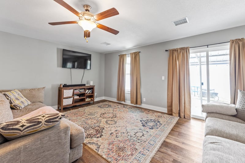 1321 Westover Ln, Hesston, KS 67062