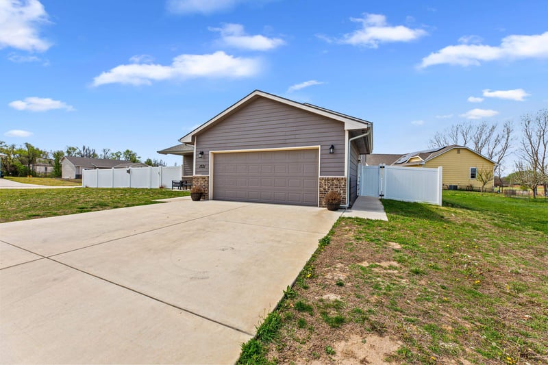 1321 Westover Ln, Hesston, KS 67062