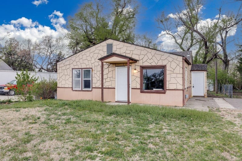 1524 12th St, Newton, KS 67114