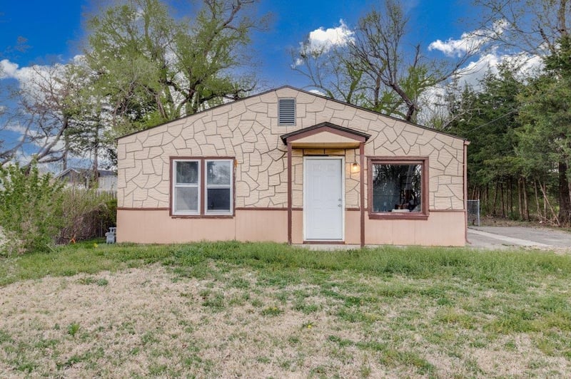 1524 12th St, Newton, KS 67114