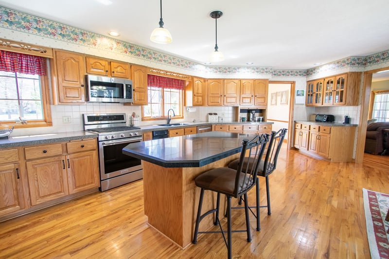 514 W 12th St, Newton, KS 67114