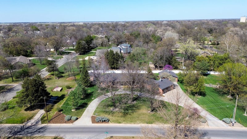514 W 12th St, Newton, KS 67114