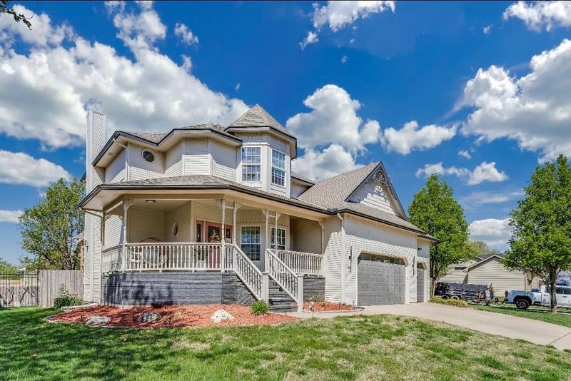 823 S Surrey Ln, Maize, KS 67101