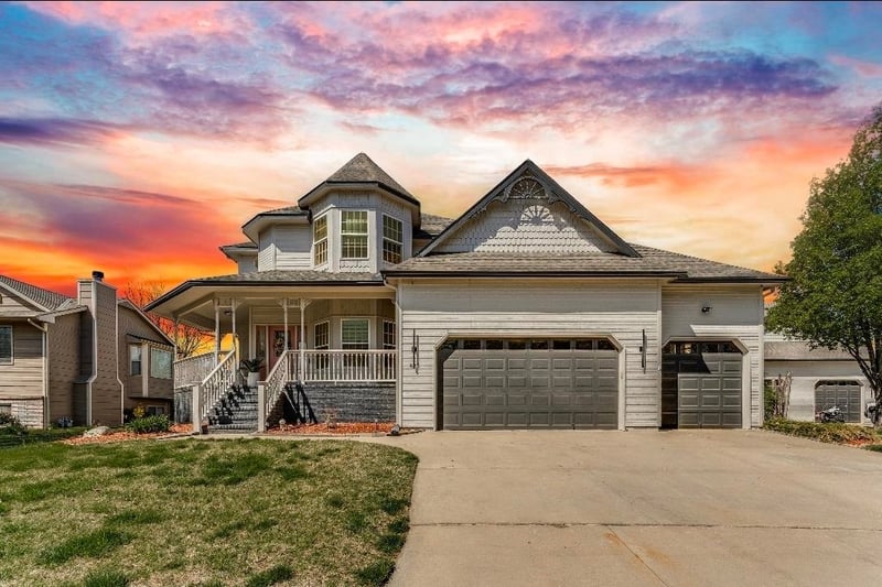823 S Surrey Ln, Maize, KS 67101