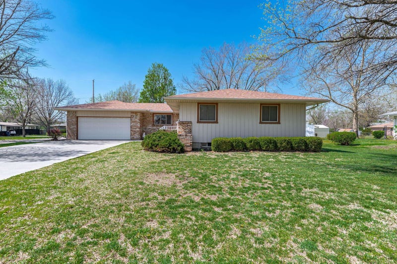 357 Village Ln, Eureka, KS 67045