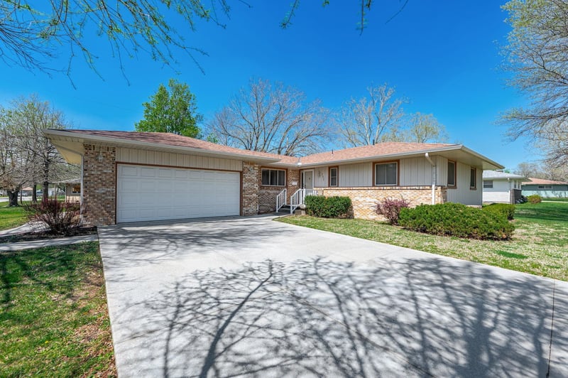 357 Village Ln, Eureka, KS 67045