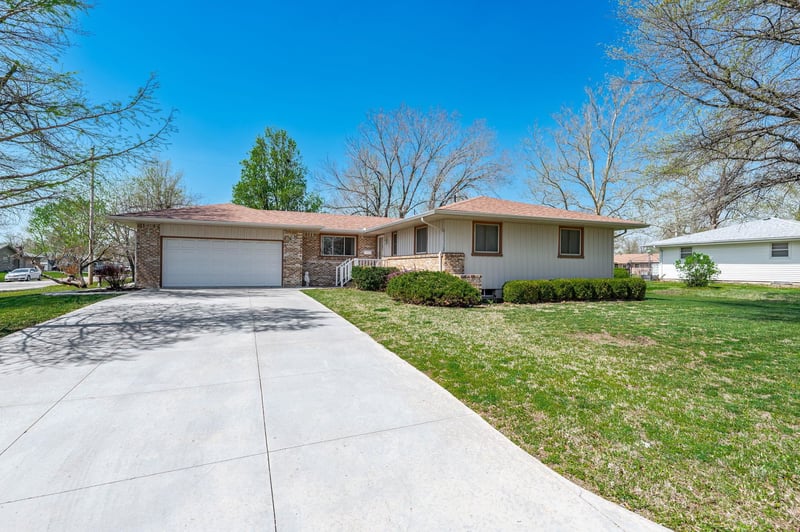 357 Village Ln, Eureka, KS 67045