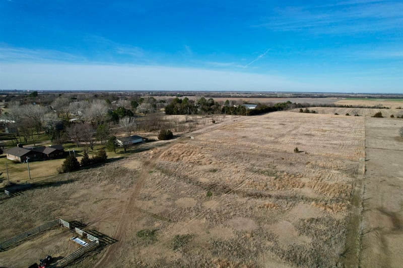194 Hilltop Dr, Great Bend, KS 67530