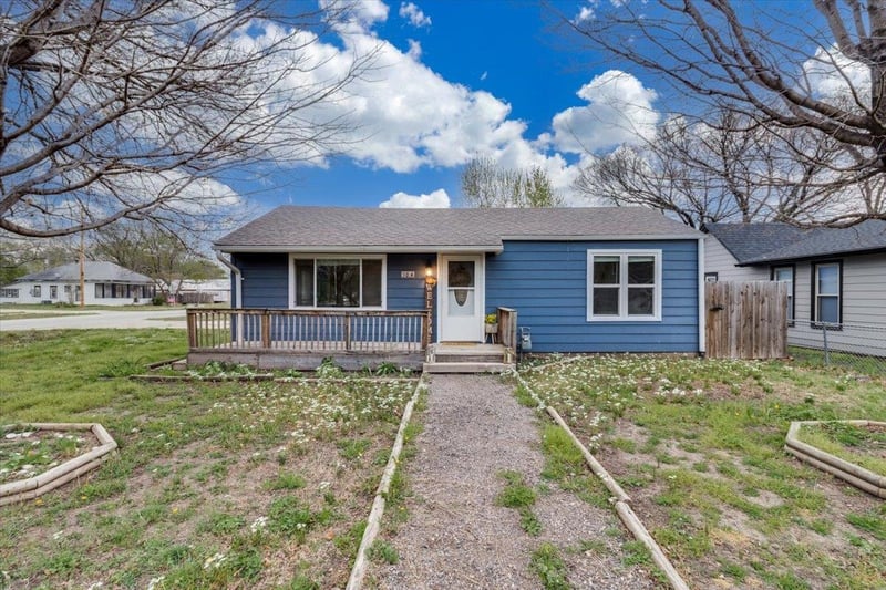 104 S Chestnut St, Douglass, KS 67039