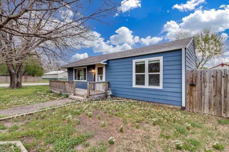 104 S Chestnut St, Douglass, KS 67039