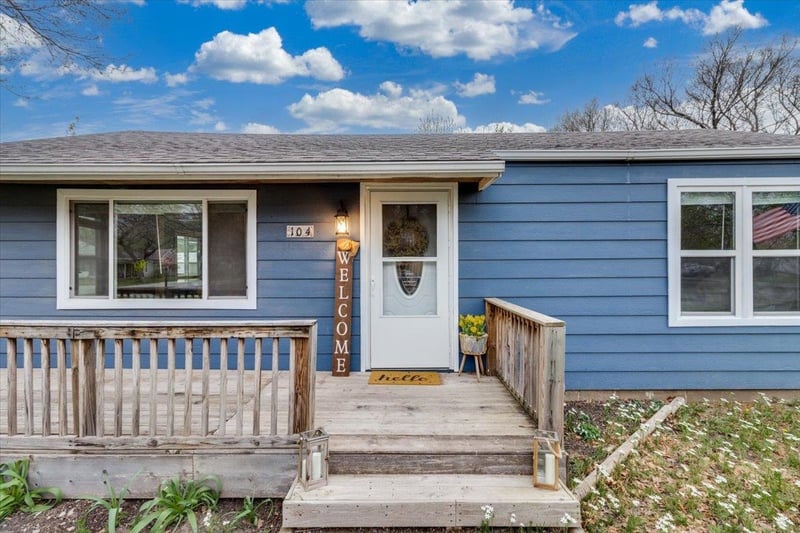 104 S Chestnut St, Douglass, KS 67039