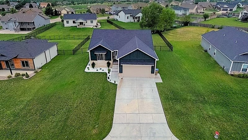 5247 Cambridge St, Bel Aire, KS 67226