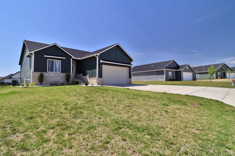 5247 Cambridge St, Bel Aire, KS 67226