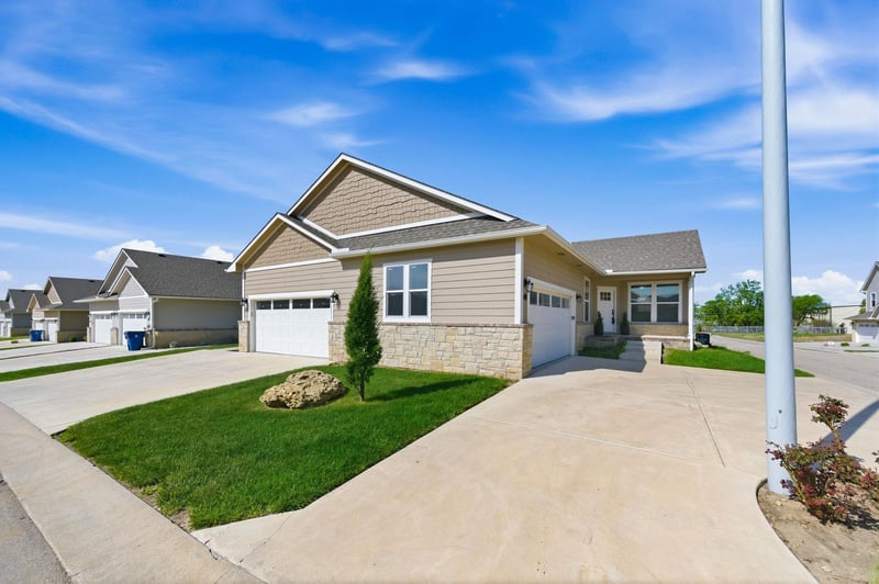 331 127th St E Unit 402, Wichita, KS 67206