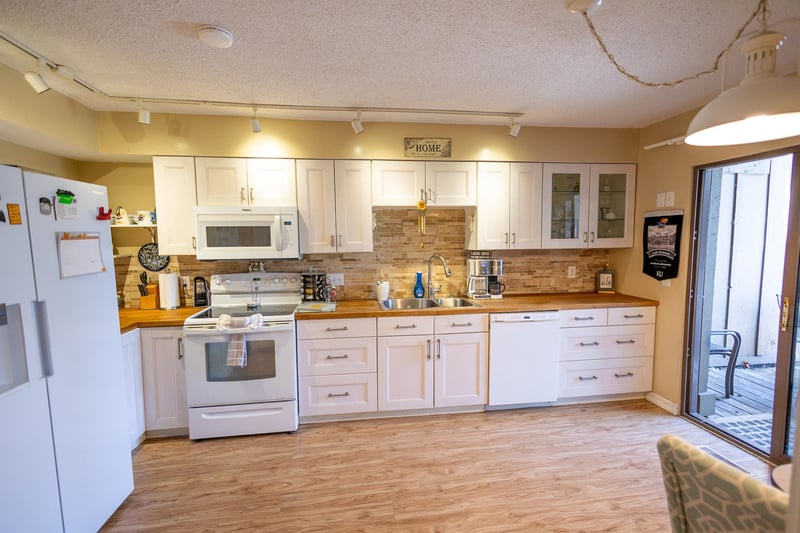 8201 Harry St #1402, Wichita, KS 67207