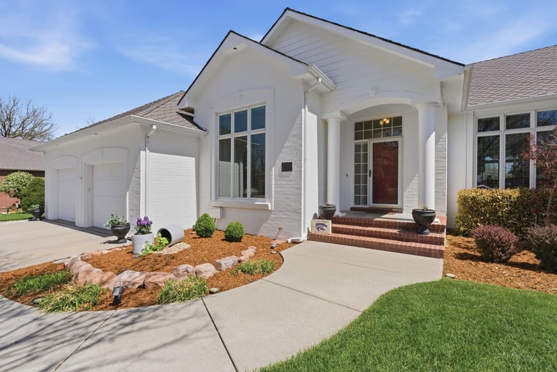 8128 W Meadow Pass Ct, Wichita, KS 67205