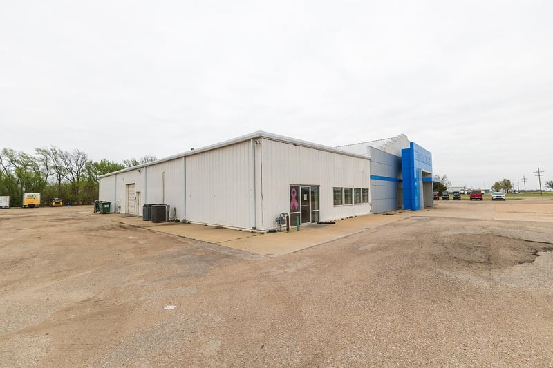 890 Hwy 14 , Harper, KS 67058