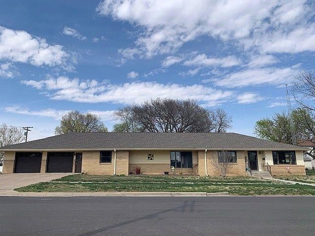 212 Fourth St, Minneapolis, KS 67467