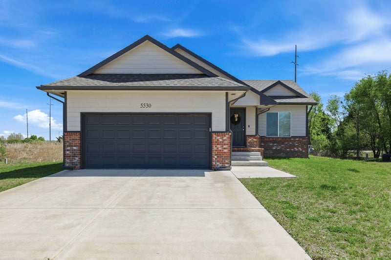 5530 S Victoria Ct, Wichita, KS 67216
