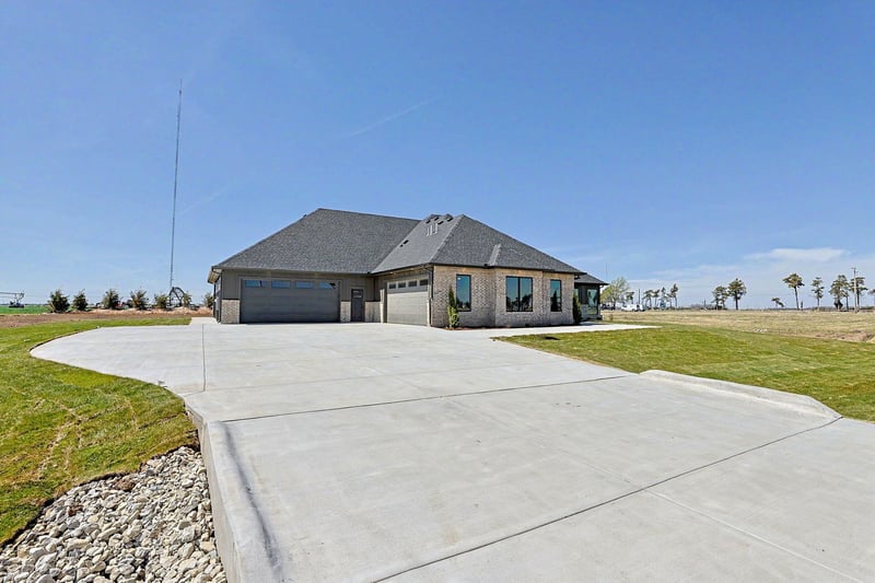 5275 Eagle Crest St, Colwich, KS 67030