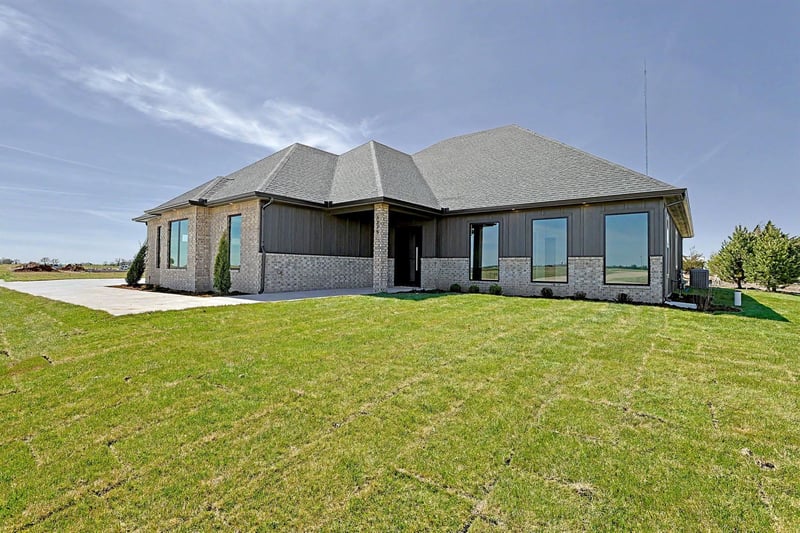 5275 Eagle Crest St, Colwich, KS 67030