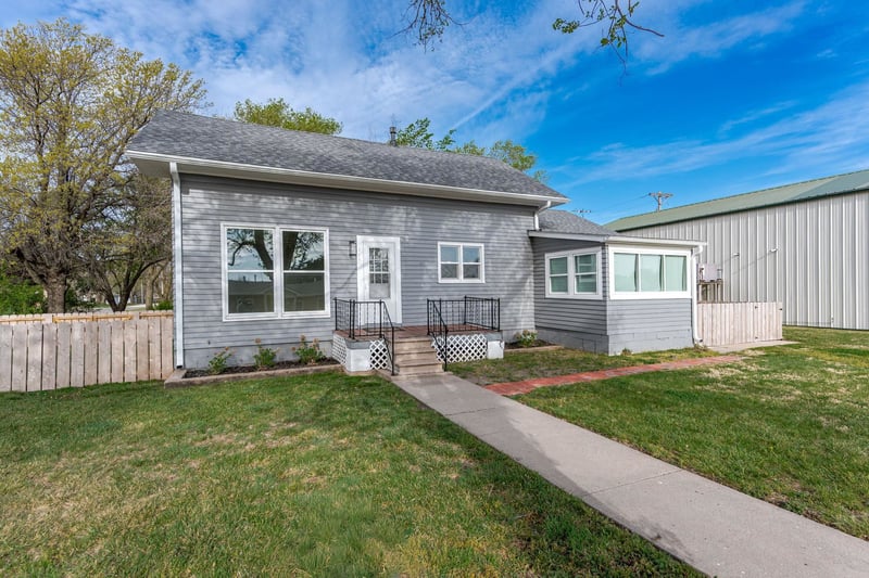 101 N Lancaster Ave, Hesston, KS 67062