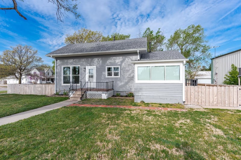 101 N Lancaster Ave, Hesston, KS 67062